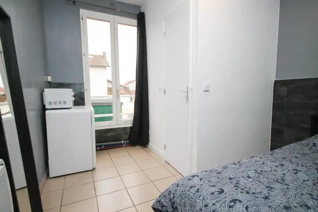 01 - Chambre Avec Lit Double Ideal Jo 2024 Saint-Denis  Exterior photo